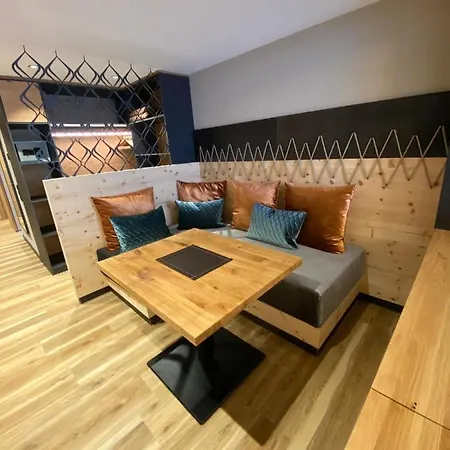 Hotel Tirol