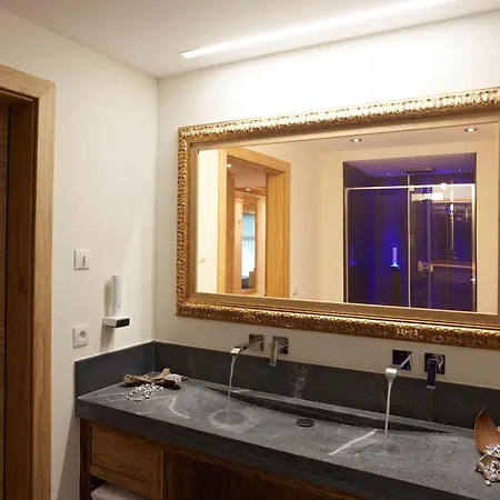 Tirol Hotel