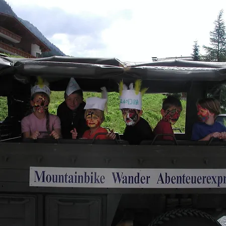 Tirol ホテル イシュグル