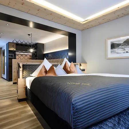 Hotel Tirol 4*