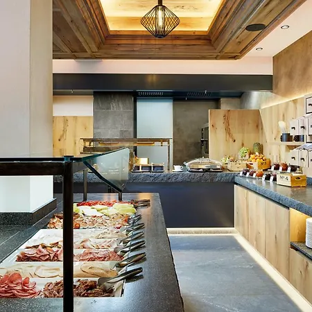 Hotel Tirol 4*