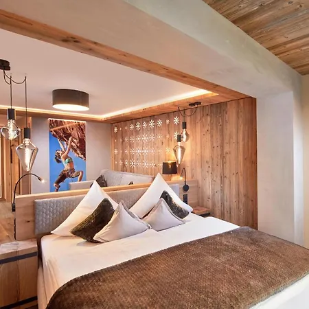 Hotel Tirol 4*